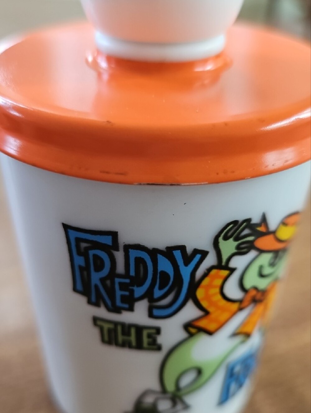 VTG 1969 Avon Freddy the Frog Milk Glass Bubble Bath Mug & Lid - Picture 9 of 9